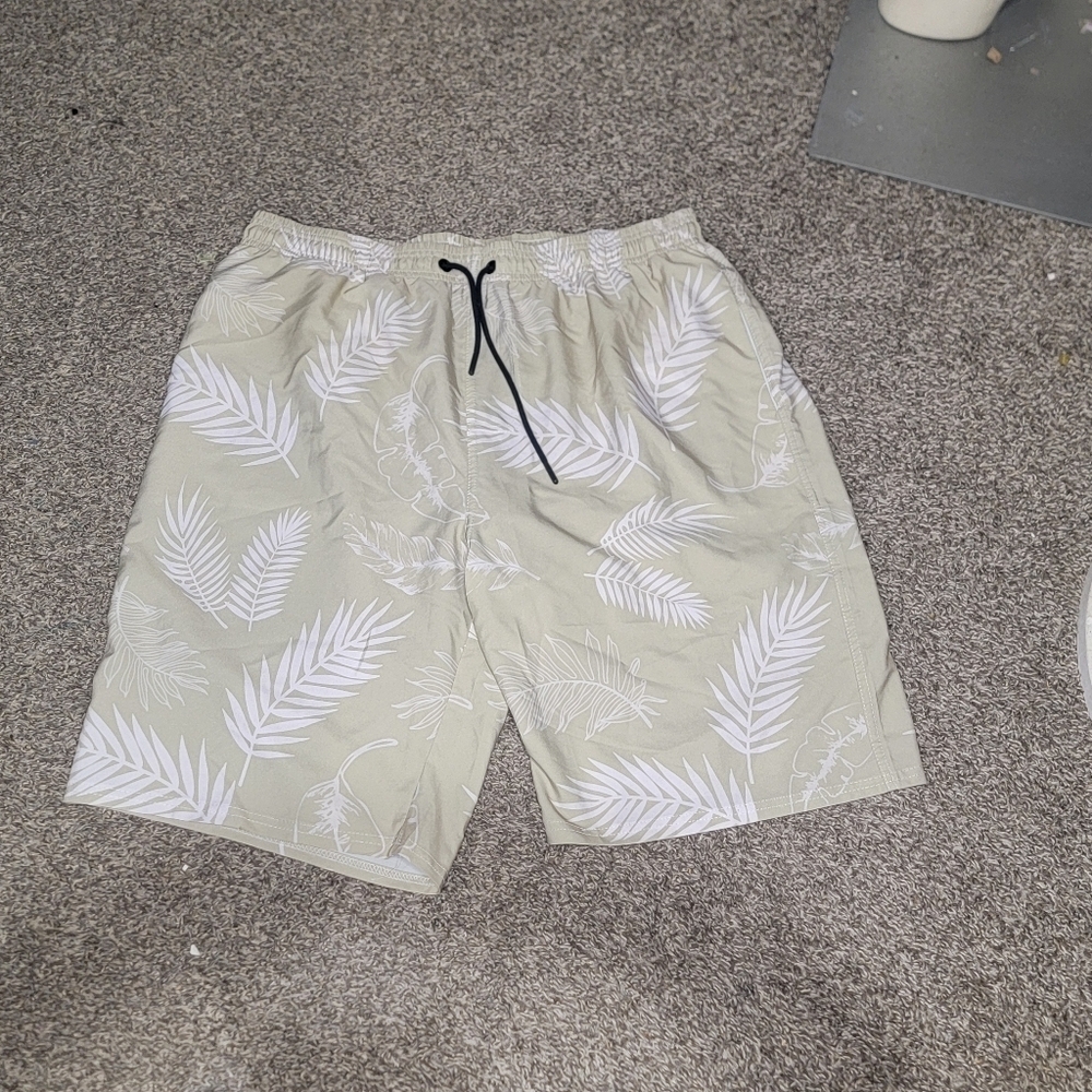 Men's summer beach shorts with palm 🌴 trees